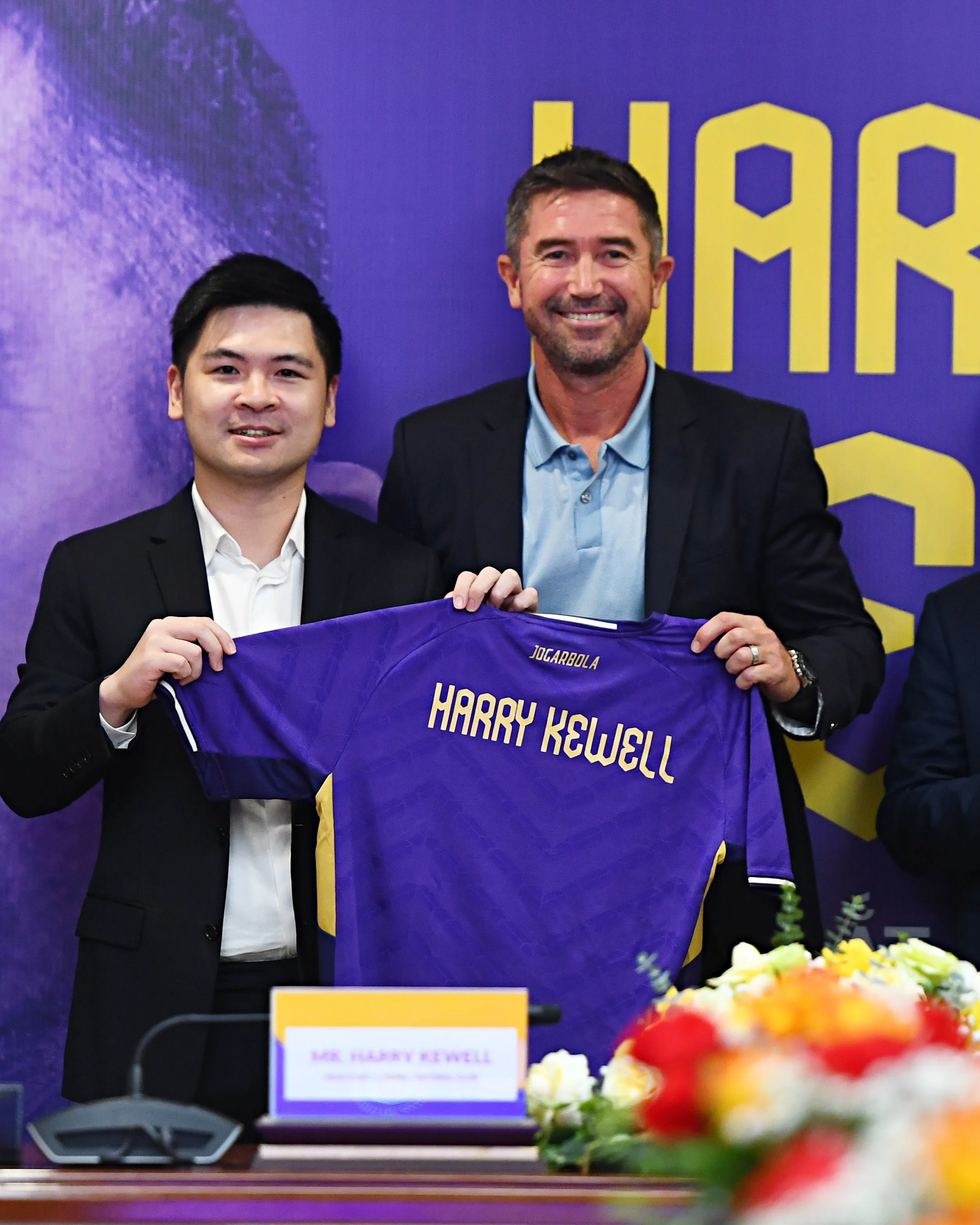 Harry Kewell Chính Thức Chèo Lái Hà Nội FC: Tham Vọng Vươn Tầm và Thay Đổi Vị Thế