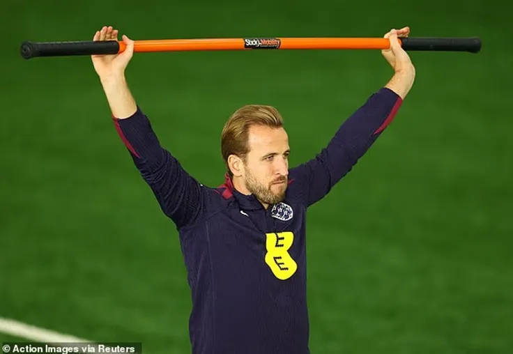 Đội trưởng Harry Kane bất ngờ vắng mặt và phải tập luyện riêng