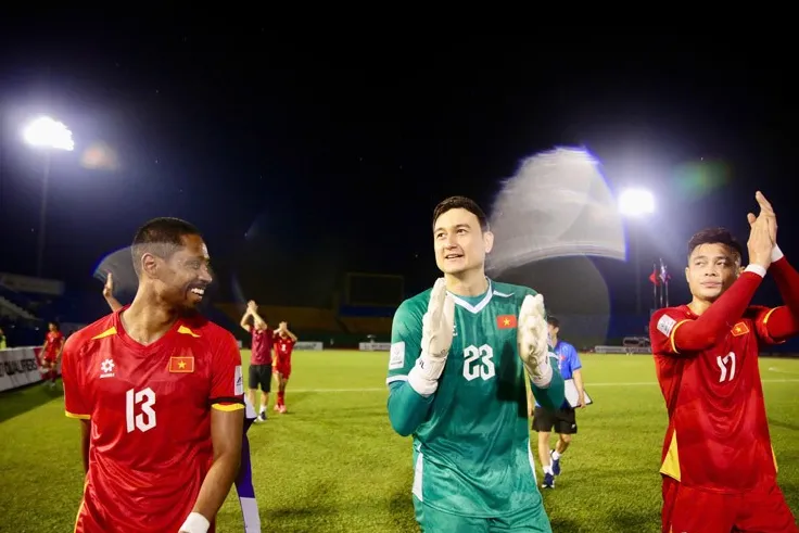 Chiến thắng không trọn vẹn của Văn Lâm