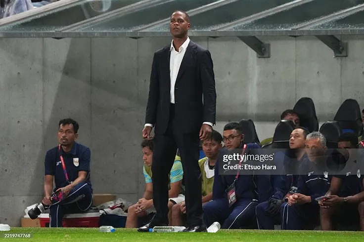 Fan bóng đá Indonesia đang đòi sa thải HLV Kluivert