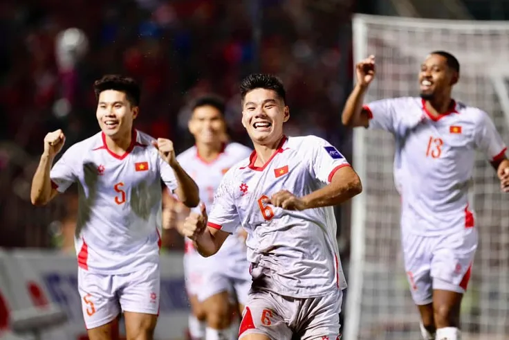 ĐT Việt Nam thắng Nepal: Hiểu Minh tỏa sáng, Tiến Linh tiếc nuối