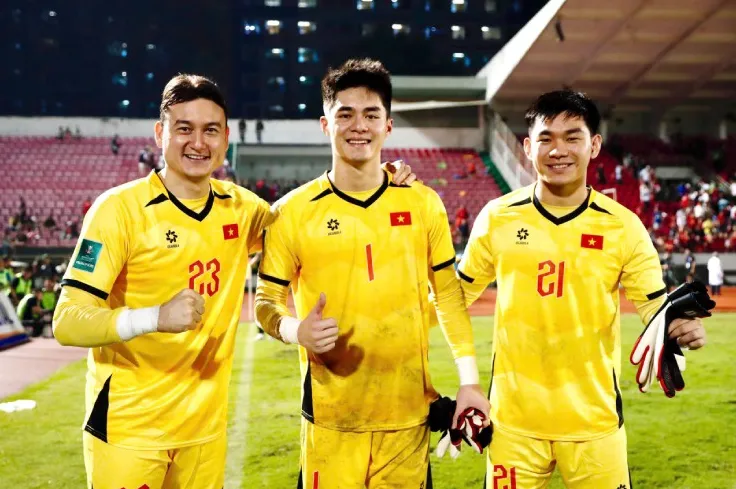 Thầy Kim nổi cáu vì cơ hội bị bỏ lỡ, ĐT Việt Nam nhận thưởng