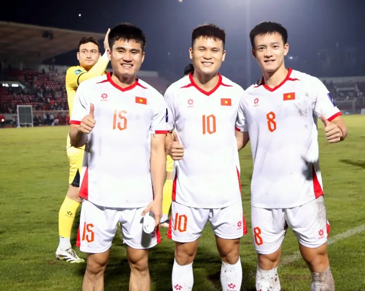 Thầy Kim nổi cáu vì cơ hội bị bỏ lỡ, ĐT Việt Nam nhận thưởng 