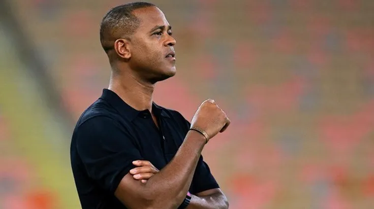 Indonesia 'trảm' HLV Kluivert sau khi vỡ mộng World Cup 2026: Tái thiết bóng đá hay 'trảm tướng' để xoa dịu dư luận?