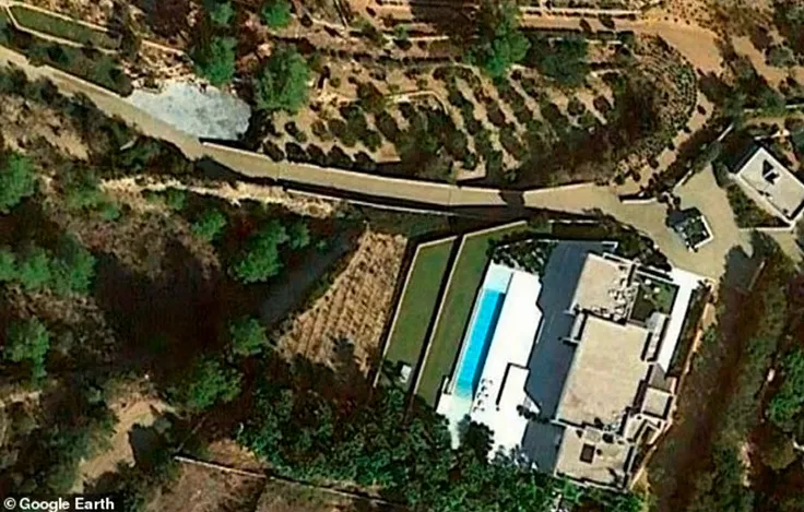 Siêu biệt thự 10 triệu bảng Anh của Messi nhìn từ vệ tinh.