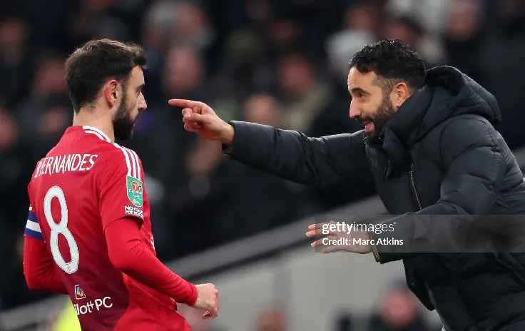 MU chìm trong khủng hoảng: Fernandes sa sút, nội bộ lục đục trước đại chiến Liverpool