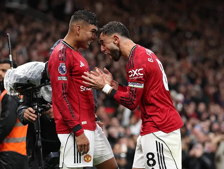 MU có nguy cơ mất Fernandes và Casemiro ở đại chiến với Liverpool