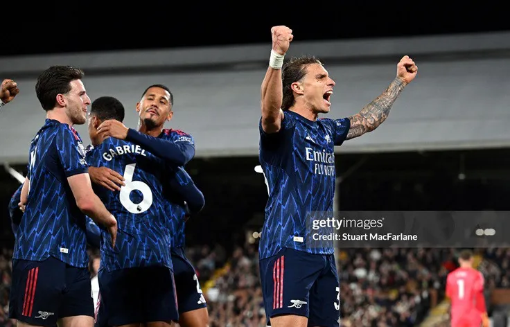 Arsenal Củng Cố Ngôi Đầu Ngoại Hạng Anh: Man City Bám Đuổi, Liverpool Chịu Áp Lực