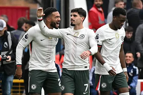 Pedro Neto bùng nổ trong 3 phút để xoay chuyển thế trận cho Chelsea