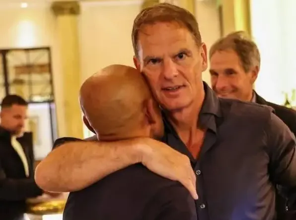 Frank De Boer đến Indonesia: Cơ hội hay thảm họa cho bóng đá xứ vạn đảo?