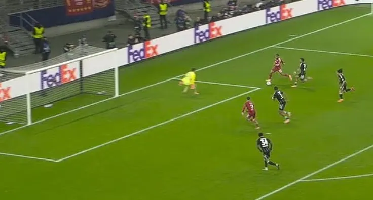 Salah bị chỉ trích vì ích kỷ, Wirtz lỡ cơ hội ghi bàn đầu tiên cho Liverpool: Fan hâm mộ dậy sóng