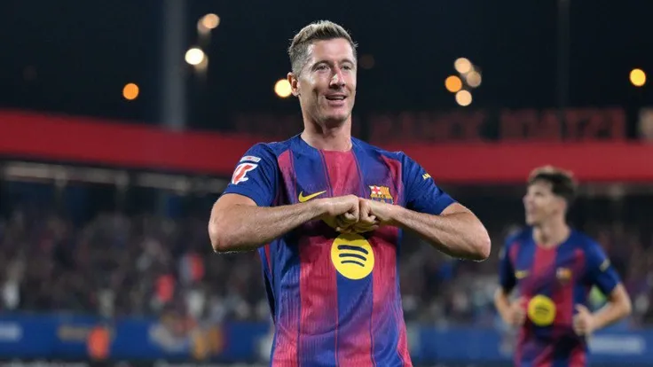 HLV Amorim khao khát Lewandowski, Barca lo lắng trước El Clasico: 'Quỷ đỏ' tăng cường hỏa lực?