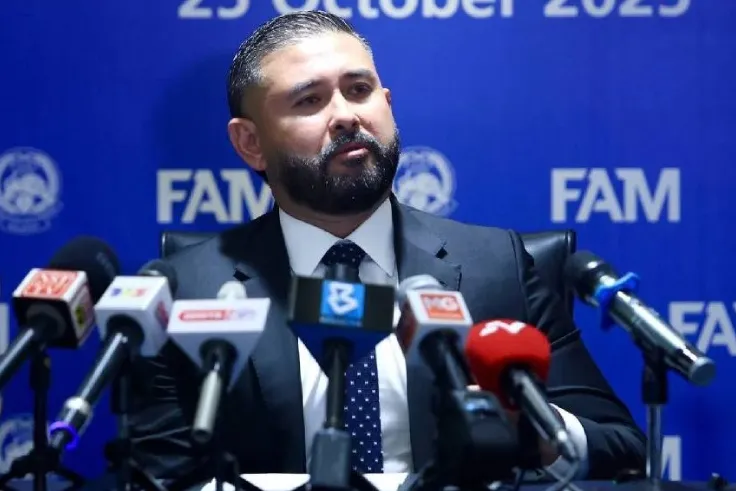 Hoàng thân Malaysia phủ nhận trách nhiệm vụ nhập tịch cầu thủ: Lời trần tình hay sự chối bỏ?