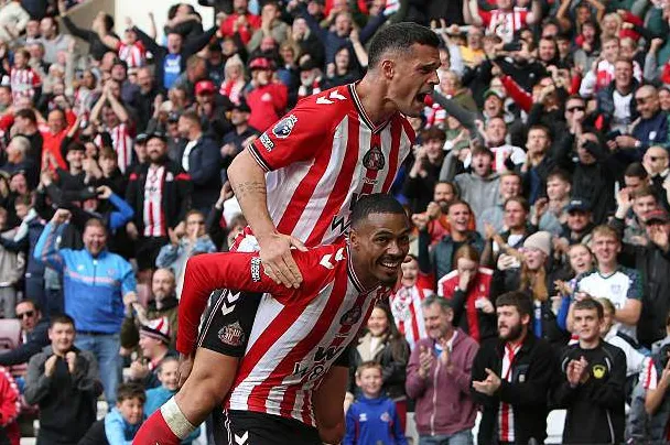 Xhaka và Isidor, 2 nhân tố tỏa sáng nhất của Sunderland từ đầu mùa