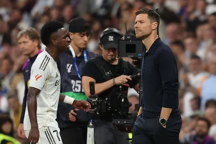Xabi Alonso giải thích về phản ứng của Vinicius sau trận El Clasico: 'Chúng tôi sẽ nói chuyện nội bộ'