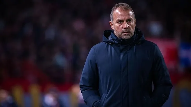 HLV Hansi Flick yêu cầu Barca tìm kiếm gấp trung vệ để vá lỗ hổng ở hàng phòng ngự Barcelona