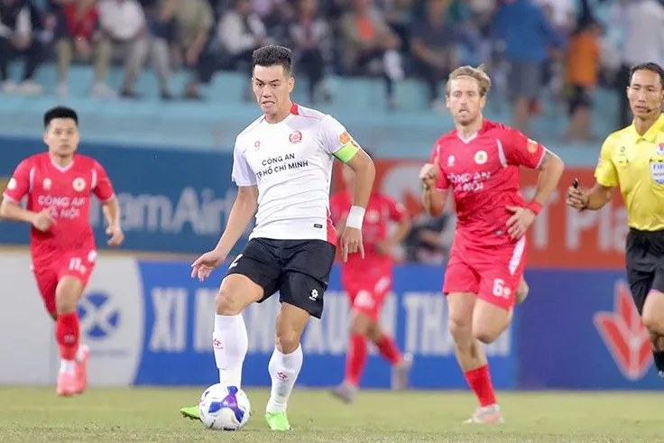 HLV Polking Bất Ngờ Khen Tiến Linh Dù Tiền Đạo Tịt Ngòi Trong Trận Thua CAHN