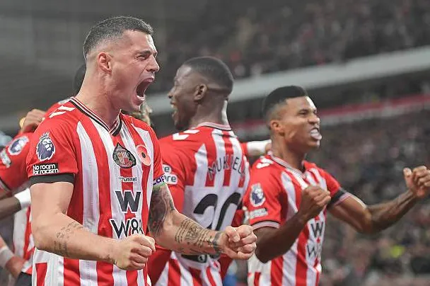 Granit Xhaka và các đồng đội Sunderland giải cứu 1 điểm trước Arsenal để tiếp tục cuộc đua top 5