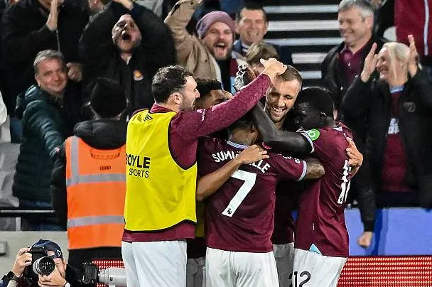West Ham thắng liên tiếp 2 vòng, chưa đủ để rời khỏi nhóm xuống hạng nhưng đã gần khu vực giữa BXH hơn so với trước khi HLV Nuno Santo đến nhậm chức