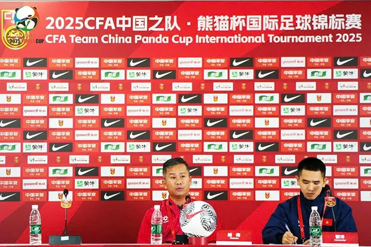 HLV Đinh Hồng Vinh trả lời họp báo sau trận thắng U22 Trung Quốc.