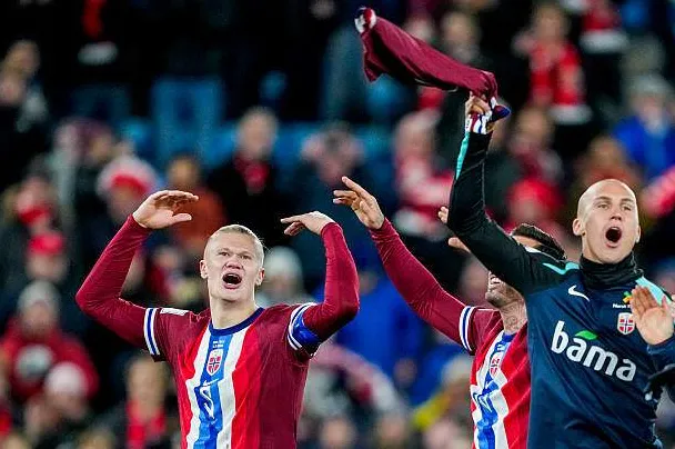 Erling Haaland "Cháy" Hết Mình: Mua 70 Chiếc Hamburger Ăn Mừng Suýt Vé World Cup 2026 Cùng Na Uy