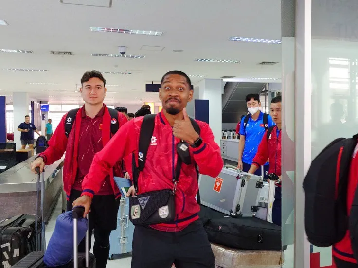 ĐT Việt Nam Khởi Hành Sang Lào Chuẩn Bị Cho Vòng Loại Asian Cup 2027: Kỳ Vọng Đặt Vào HLV Kim Sang Sik