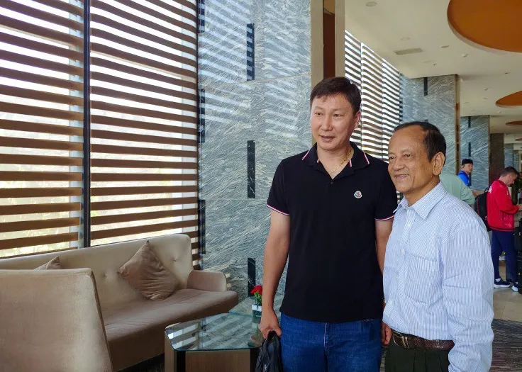 Xuân Son cực ngầu cùng ĐT Việt Nam lên đường đi đấu Lào