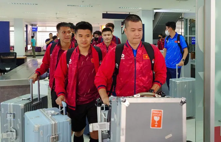 Xuân Son cực ngầu cùng ĐT Việt Nam lên đường đi đấu Lào
