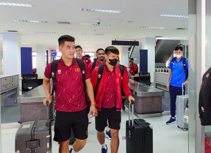 Xuân Son cực ngầu cùng ĐT Việt Nam lên đường đi đấu Lào