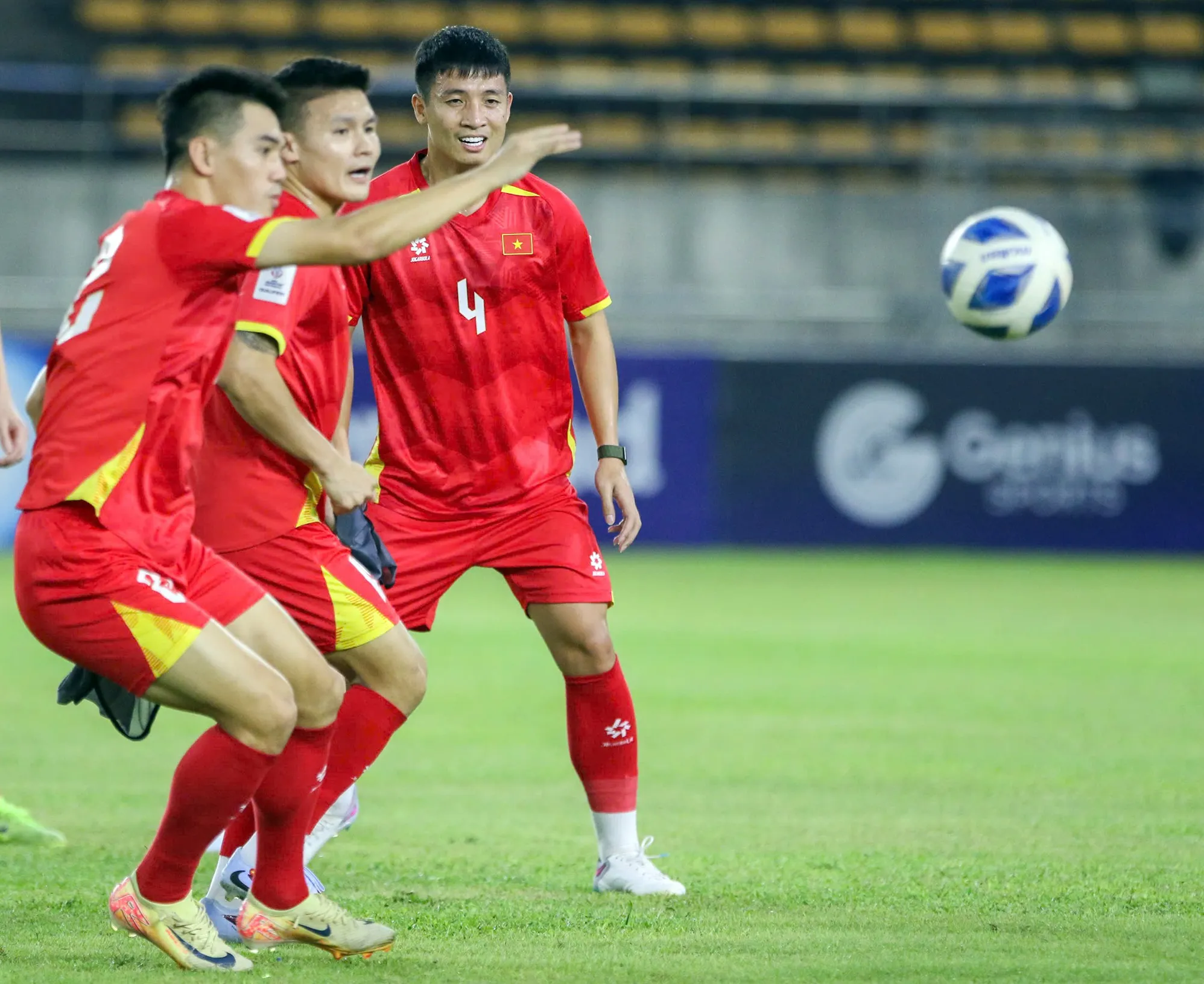 Quang Hải, Tiến Linh và đồng đội tích cực chuẩn bị cho mục tiêu giành 3 điểm trên sân của ĐT Lào.