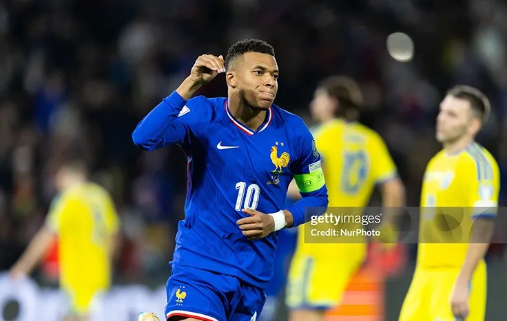 Mbappé: Từ 'người hùng' trên sân cỏ đến tâm điểm tranh cãi vì chuyến đi Dubai gây sốc