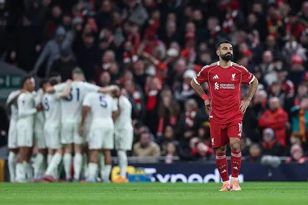 Nottingham ghi thêm 2 bàn nữa ở hiệp 2 trong khi làm các chân sút Liverpool khổ sở