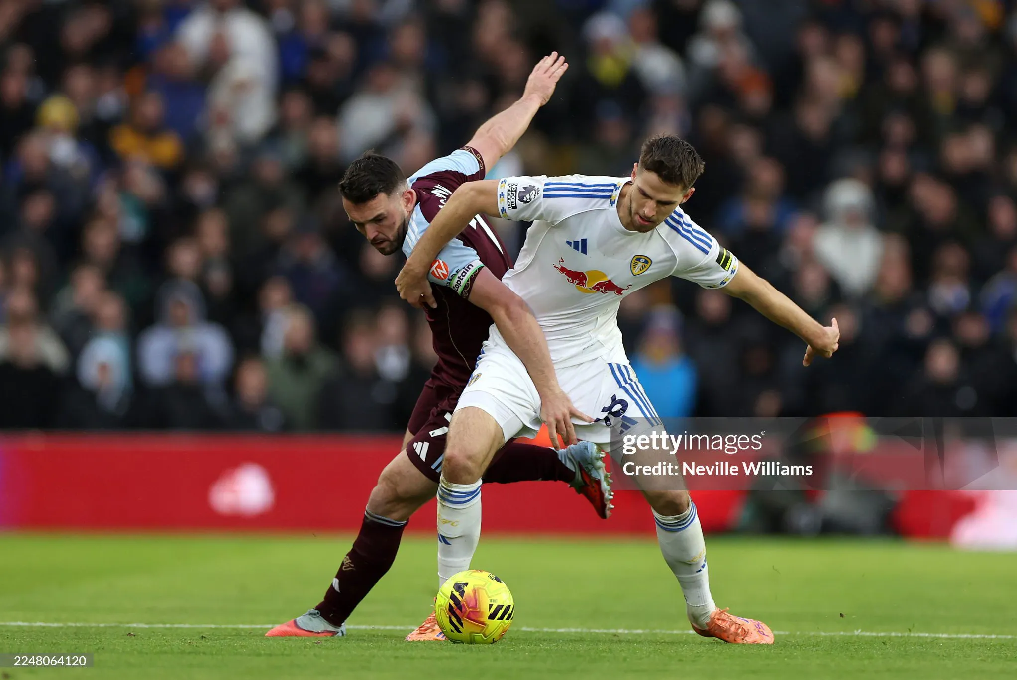 Aston Villa Lội Ngược Dòng Đầy Kịch Tính Trên Sân Elland Road, Rogers Tỏa Sáng Với Siêu Phẩm