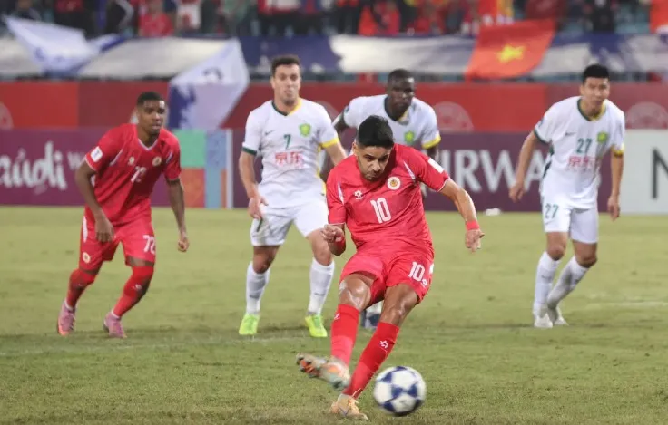 Ngoài Filip Nguyễn, Leo Artur cũng trải qua ngày thi đấu kém may mắn khi dứt điểm trúng cột dọc đầu trận và sút hỏng quả phạt đền ở phút 28