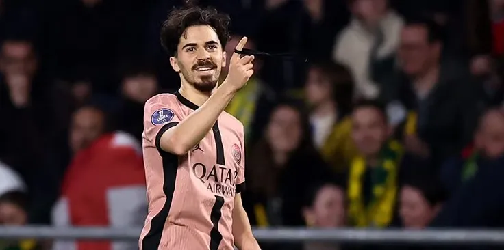 Liverpool Chìm Trong Khủng Hoảng, Vitinha Tỏa Sáng rực Rỡ: Mệnh Lệnh 150 Triệu Euro Cho Slot?