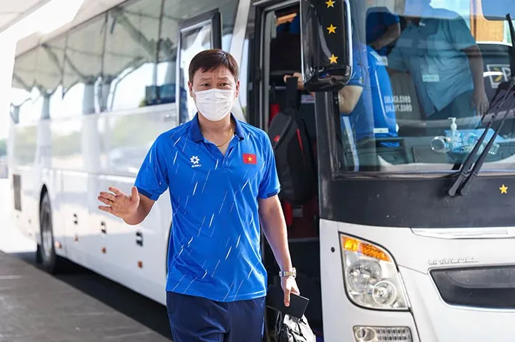 Thầy trò HLV Kim Sang Sik sẽ tập luyện ngay sau khi đến Thái Lan