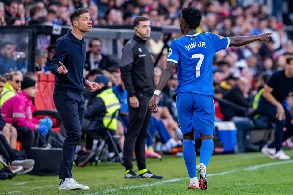 HLV Xabi Alonso đối mặt áp lực sa thải tại Real Madrid: Mâu thuẫn nội bộ và phong độ trượt dốc