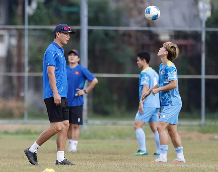 Được biết, HLV Kim Sang Sik muốn các học trò rút kinh nghiệm về chiến thuật, qua đó có sự chuẩn bị tốt nhất về đấu pháp cho cuộc đối đầu với U22 Philippines ở bán kết môn bóng đá nam SEA Games 33.