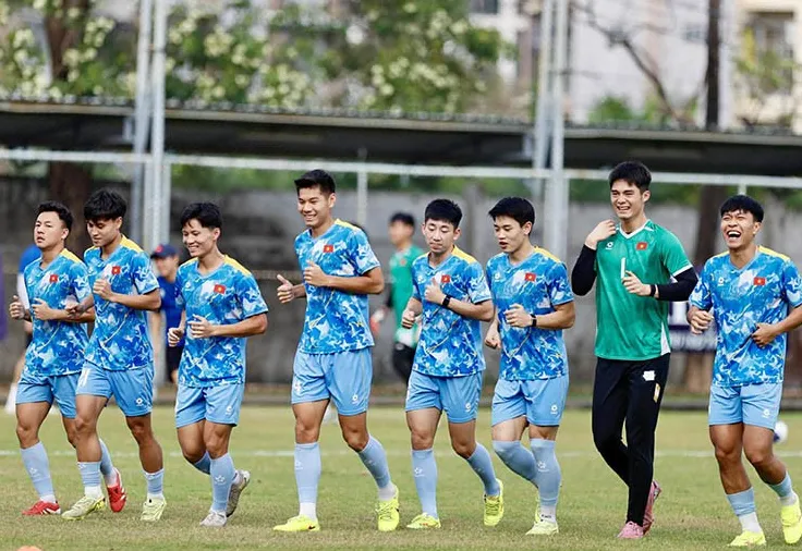Buổi tập của U22 Việt Nam diễn ra trên sân bóng của trường RBAC từ lúc 16h.