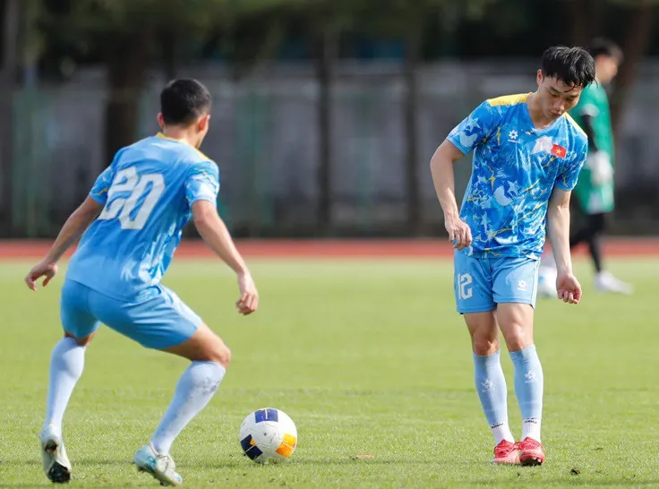 U22 Việt Nam Thích Ứng Với Thay Đổi Sân Tập Lớn, Thầy Kim Tăng Cường Tập Trung Cho Bán Kết SEA Games 33