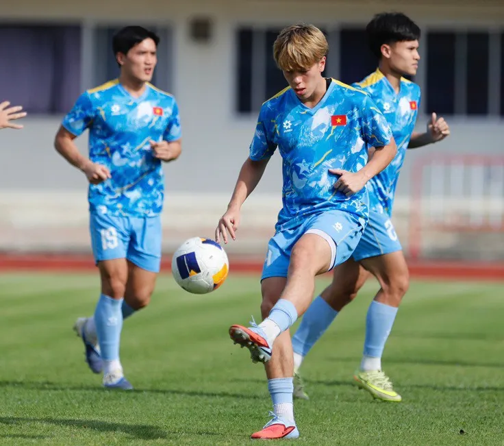 U22 Việt Nam đổi sân tập xa hơn, thầy Kim kích hoạt chế độ tập trung cao độ cho bán kết - 8