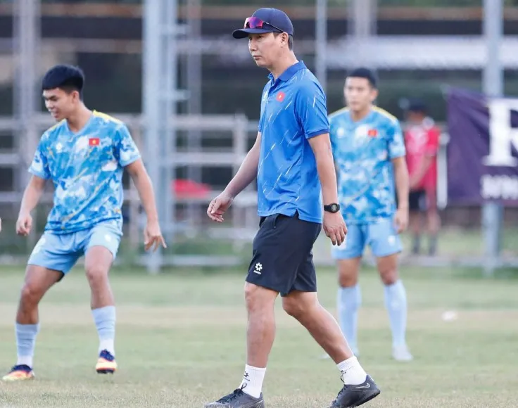 “Người hùng” Văn Thuận hưng phấn, thầy Kim lo chỉnh hàng thủ U22 Việt Nam - 15