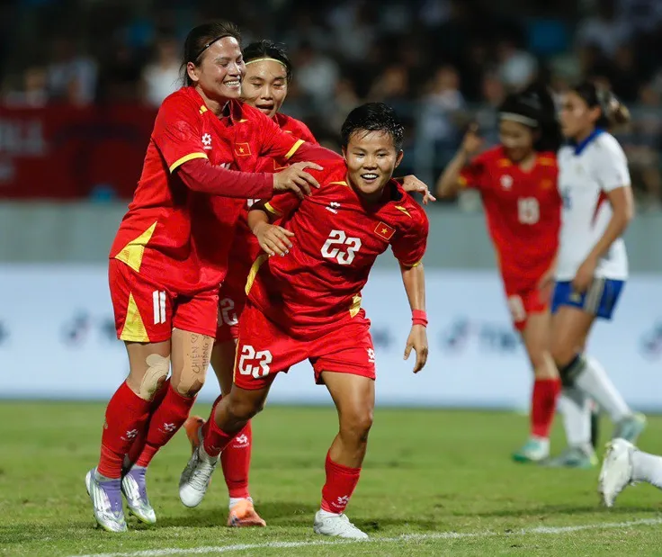 Niềm vui ngắn ngủi của các cô gái Việt Nam