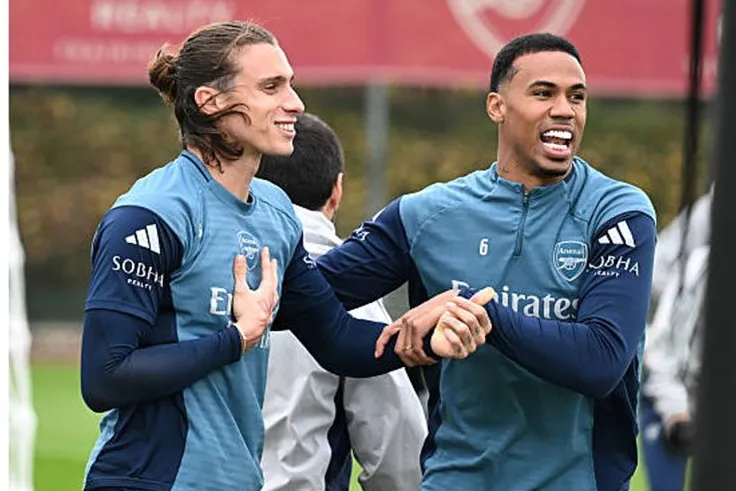 Jamie Carragher công bố đội hình tiêu biểu Premier League nửa đầu mùa giải 2025/26: Haaland lĩnh xướng hàng công, Rice và Xhaka khuấy đảo tuyến giữa